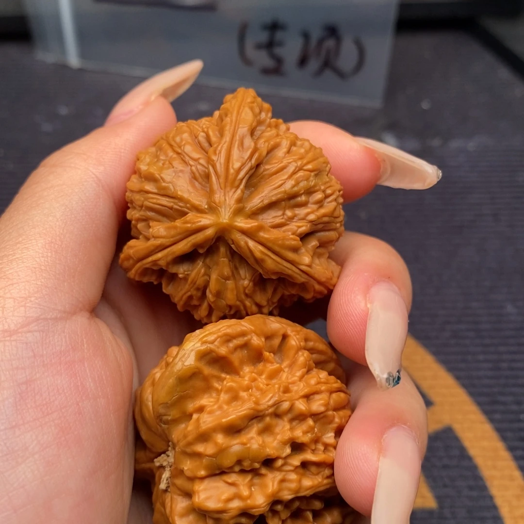 只***水吊坠文玩核桃白狮子