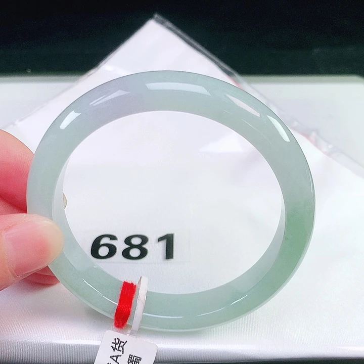 未镶嵌手镯翡翠681