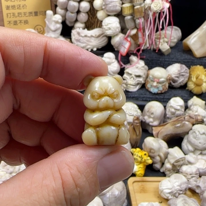 非金属配饰鹿角雕刻小熊旧