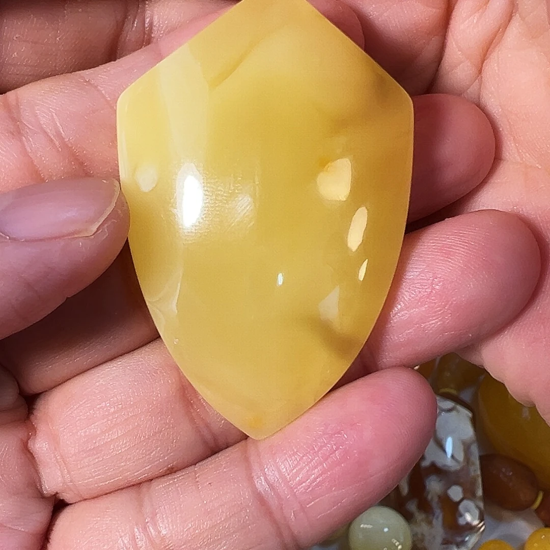 蜜蜡未镶嵌颈饰琥珀蜜蜡鸡油黄白花盾牌