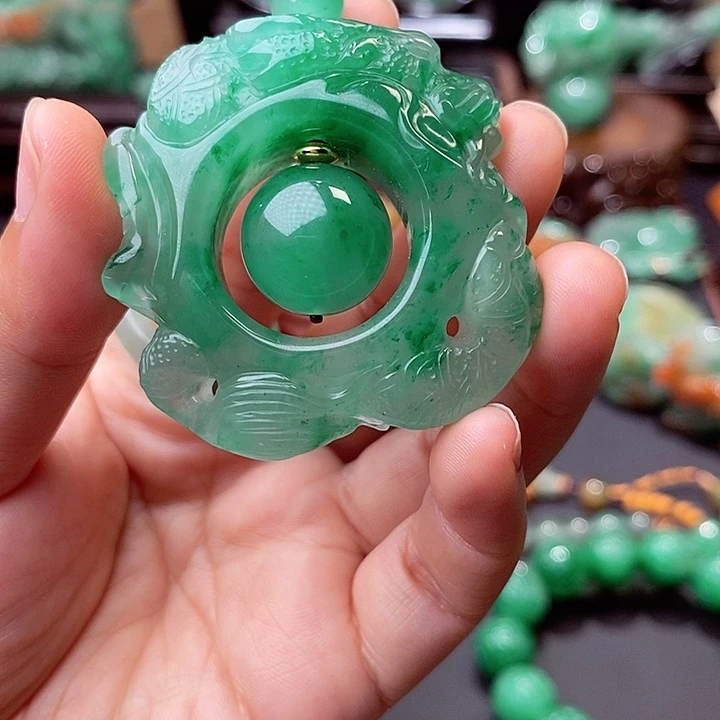 未镶嵌挂件石英质玉（非洲翠）