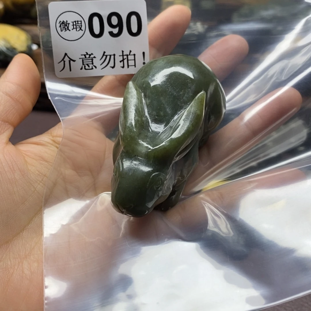 未镶嵌岫岩河磨玉（透闪石质玉）把件