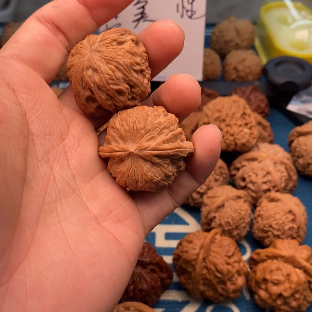 拿***铁吊坠文玩核桃磨盘