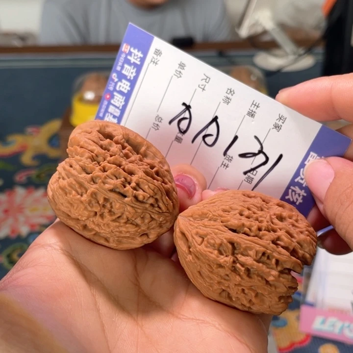 把件核桃37左右蚂蚁竖拉丝全品涿鹿南疆石