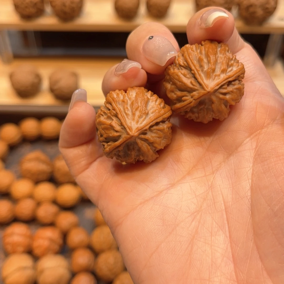 文玩核桃把件桃心丁三棱