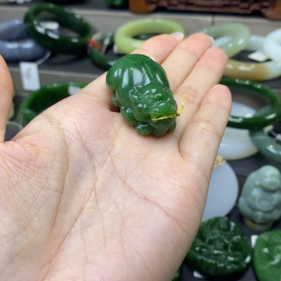 毒***女和田玉（碧玉）未镶嵌挂件