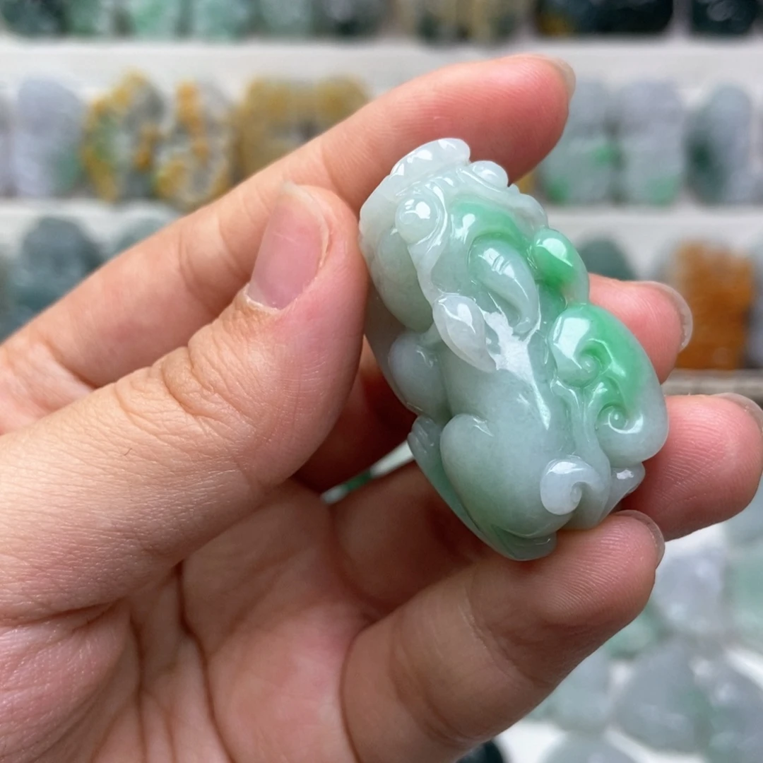 翡翠未镶嵌吊坠(赠链)