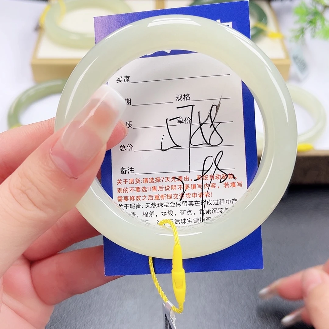 和田玉未镶嵌手镯