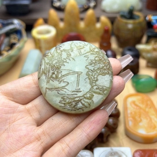 蛇纹石玉未镶嵌颈饰