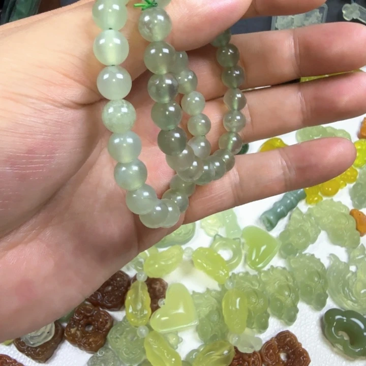 蛇纹石玉未镶嵌颈饰