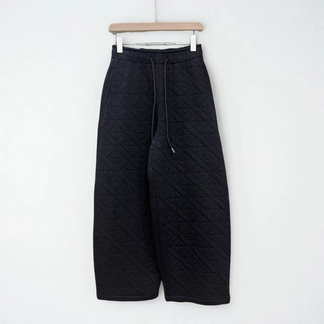 22079/GLACE冬季时尚黑色菱格加绒裤女松紧腰显瘦直筒宽松休闲裤