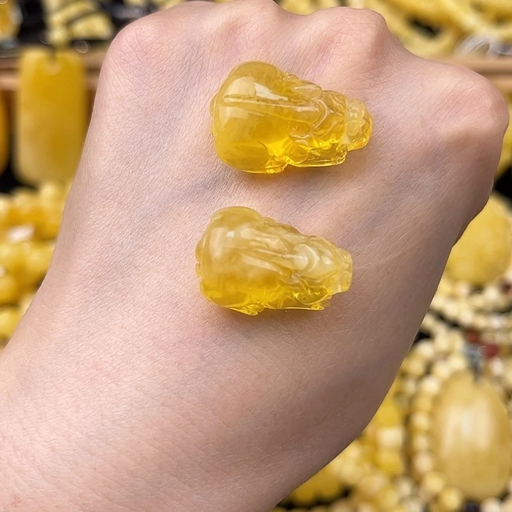 琥珀未镶嵌颈饰琥珀，多样性发其一