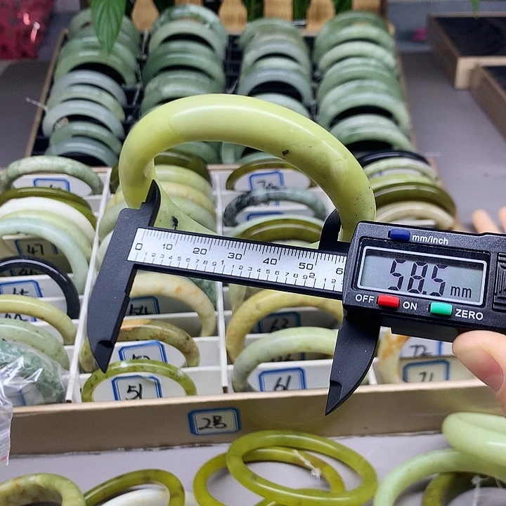 未镶嵌蛇纹石玉手镯69