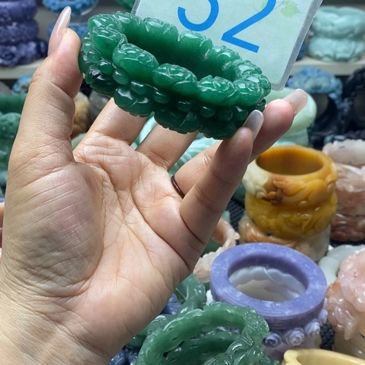 未镶嵌手镯石英岩玉