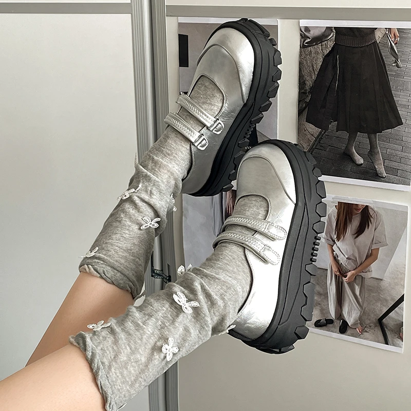 南在南方银色复古法式厚底浅口单鞋女秋2025新款百搭增高玛丽珍鞋