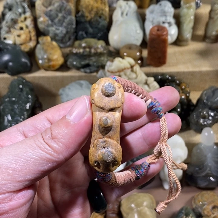 透闪石质玉未镶嵌挂件