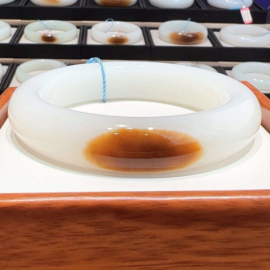 和田玉（糖玉）未镶嵌手镯