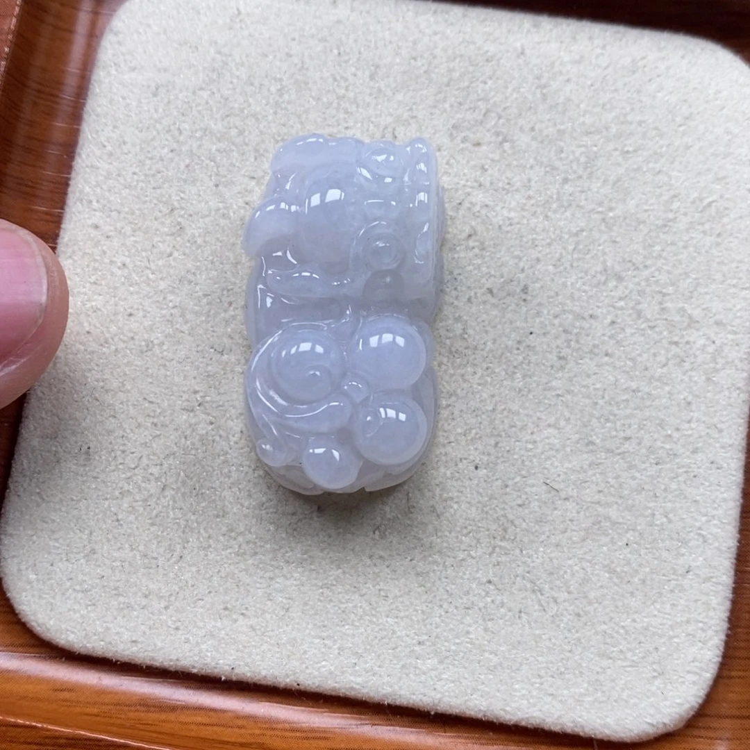 翡翠未镶嵌颈饰霸王