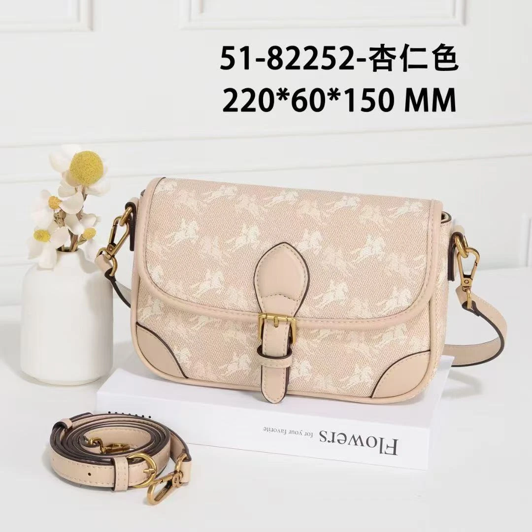 【保罗正品】长期主义耐磨防污轻奢小众法棍斜挎女包82252