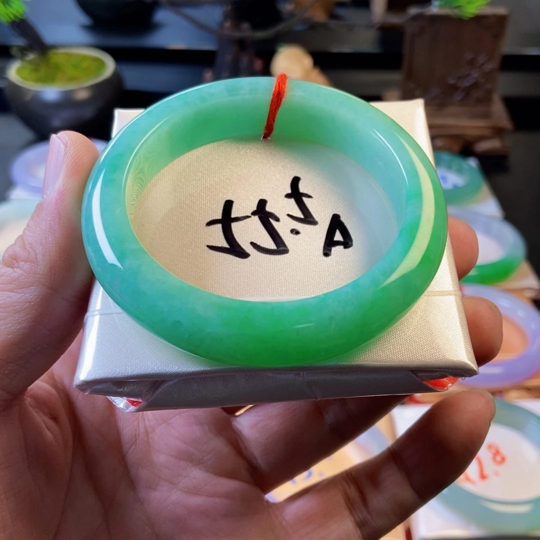 翡翠未镶嵌手镯49、满绿正圈