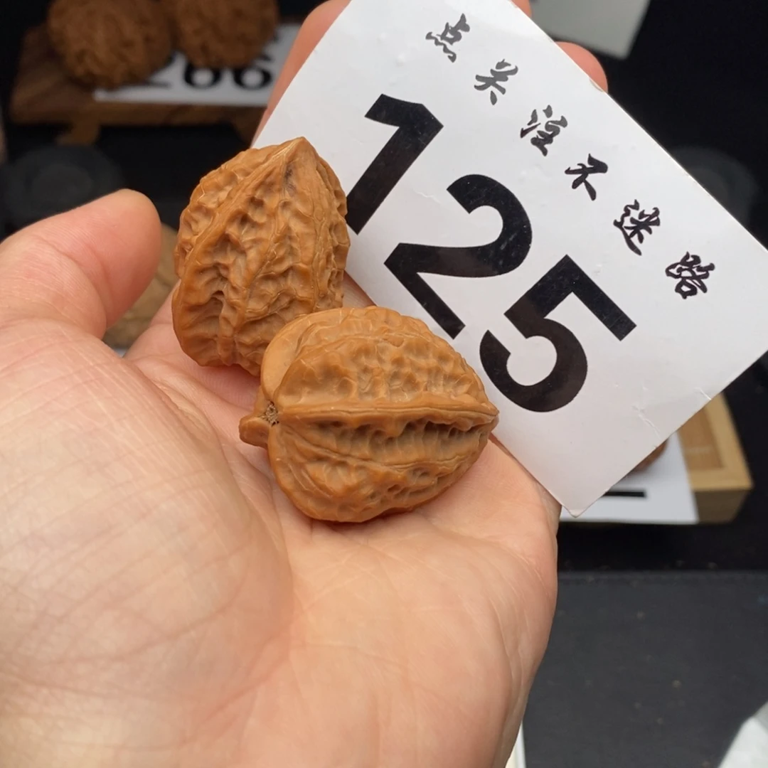 文玩核桃吊坠32金牛