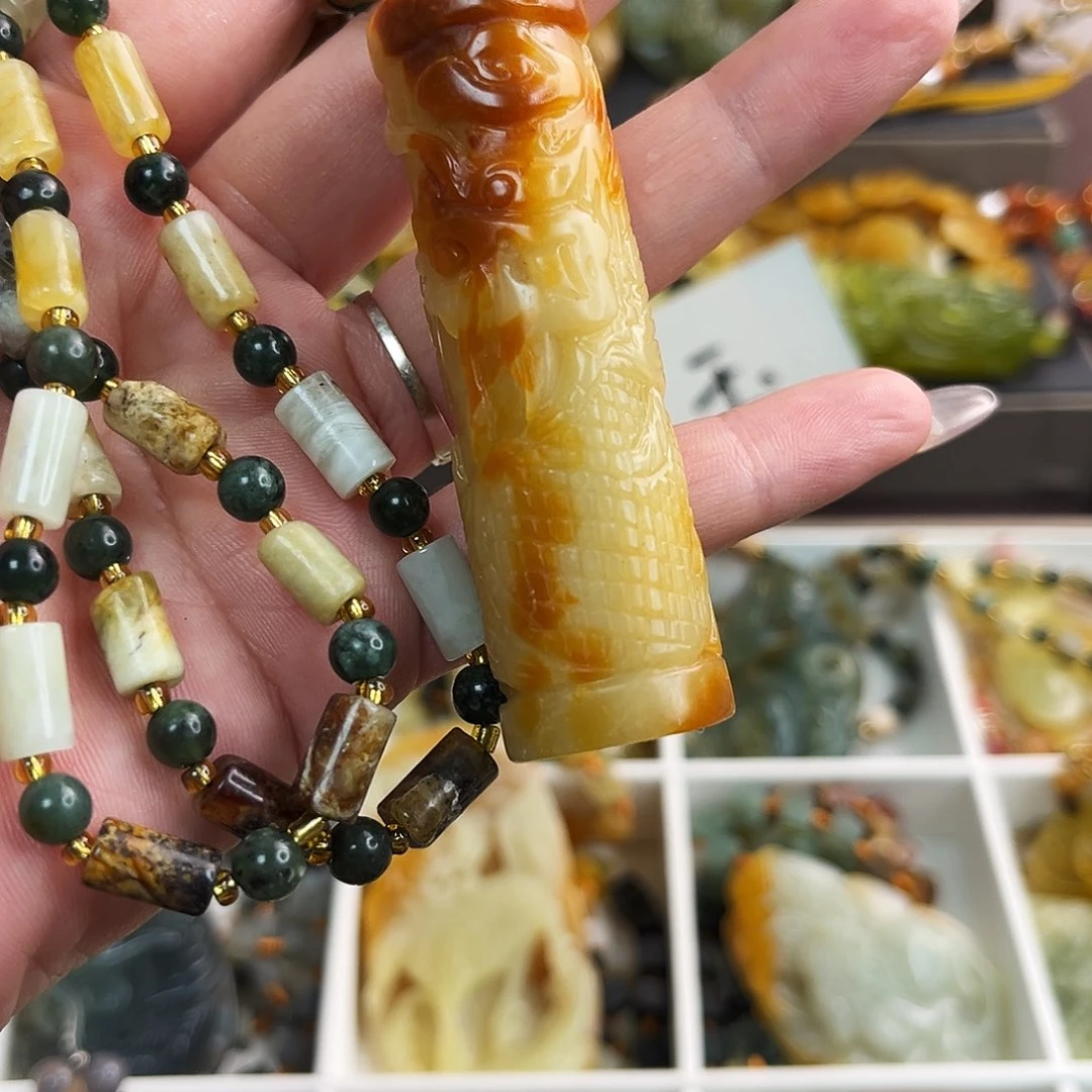 蛇纹石玉颈饰未镶嵌