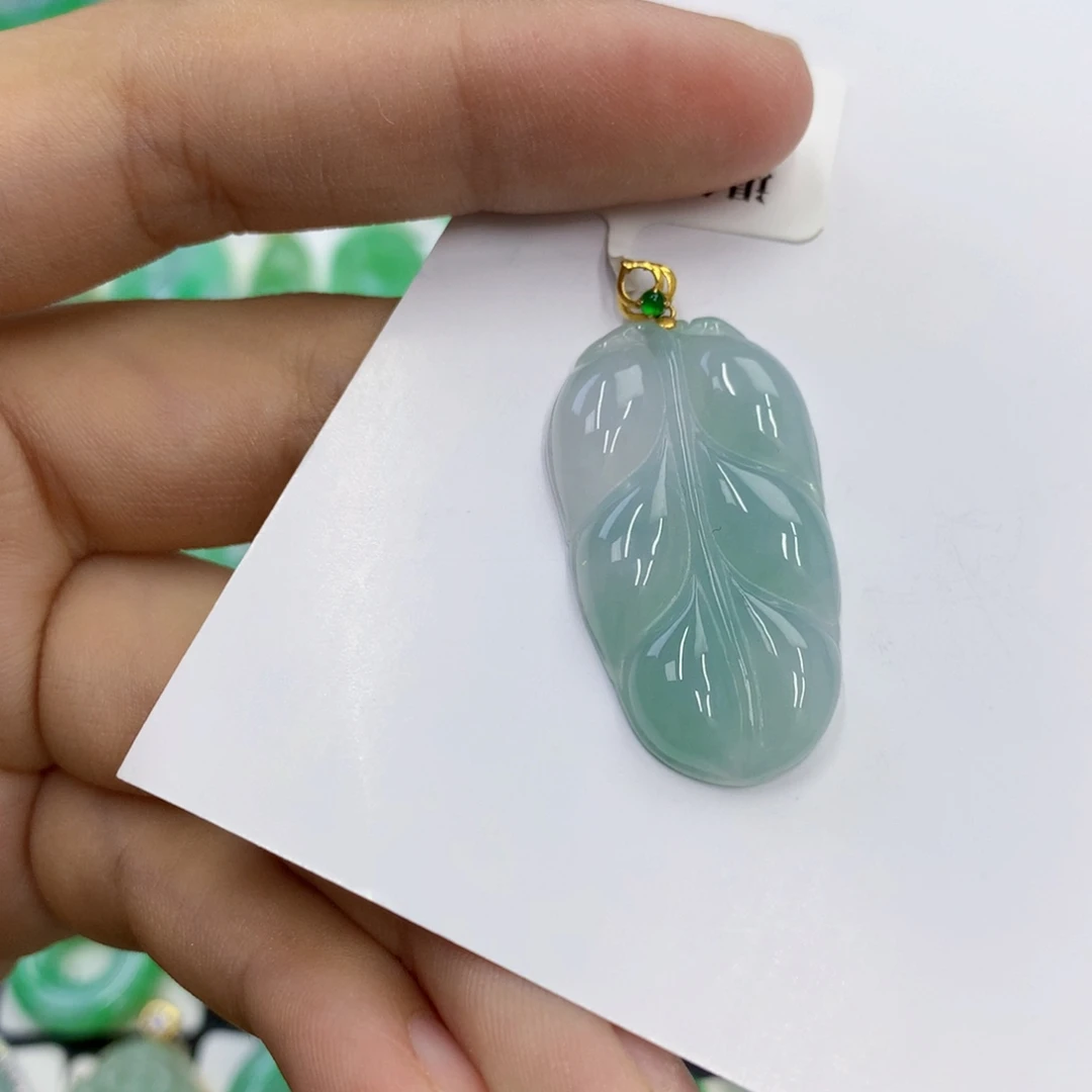 翡翠18K金镶嵌颈饰翡翠