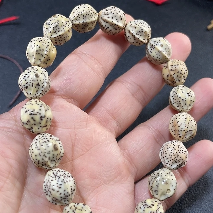 手串星月菩提橄榄核雕11*12