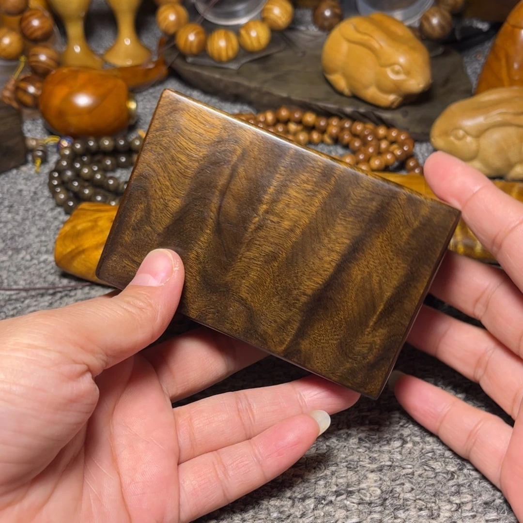 金丝楠阴沉花纹粗烟盒