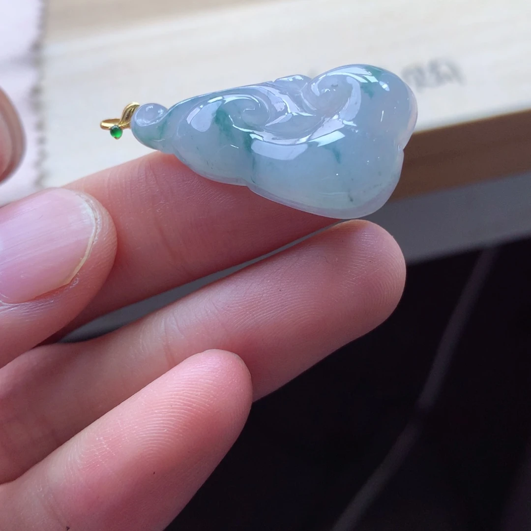 翡翠颈饰18K金镶嵌吊坠