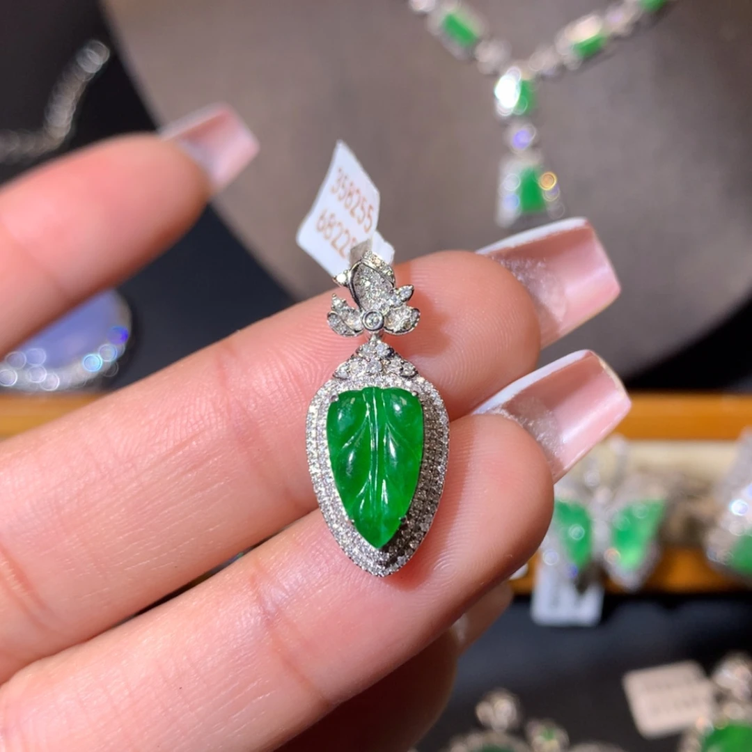 【闪购商品】翡翠吊坠(不含链)18K金镶嵌翡翠吊坠