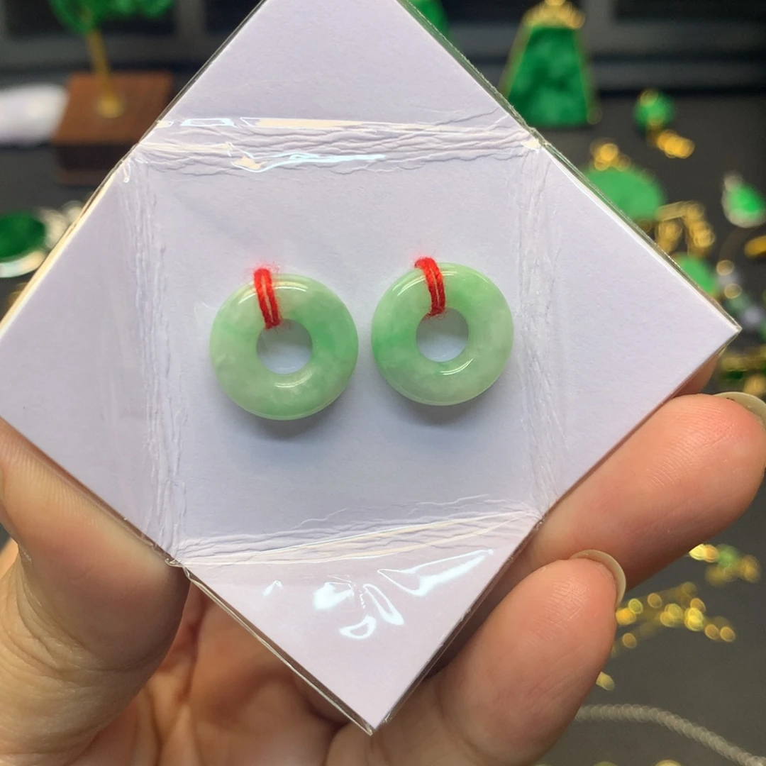 翡翠未镶嵌颈饰有纹