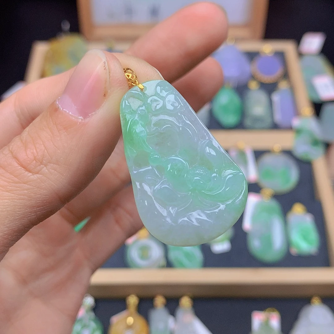 翡翠颈饰18K金镶嵌翡翠