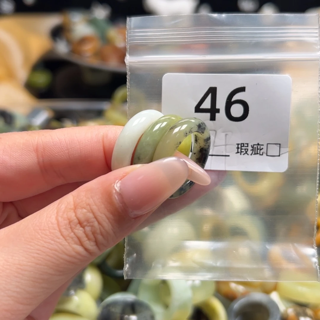 招***了蛇纹石玉未镶嵌戒指
