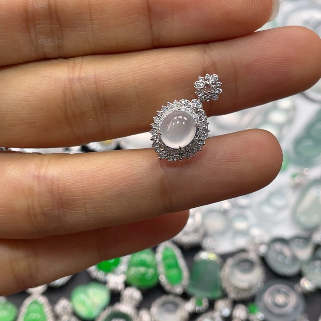 翡翠18K金镶嵌颈饰