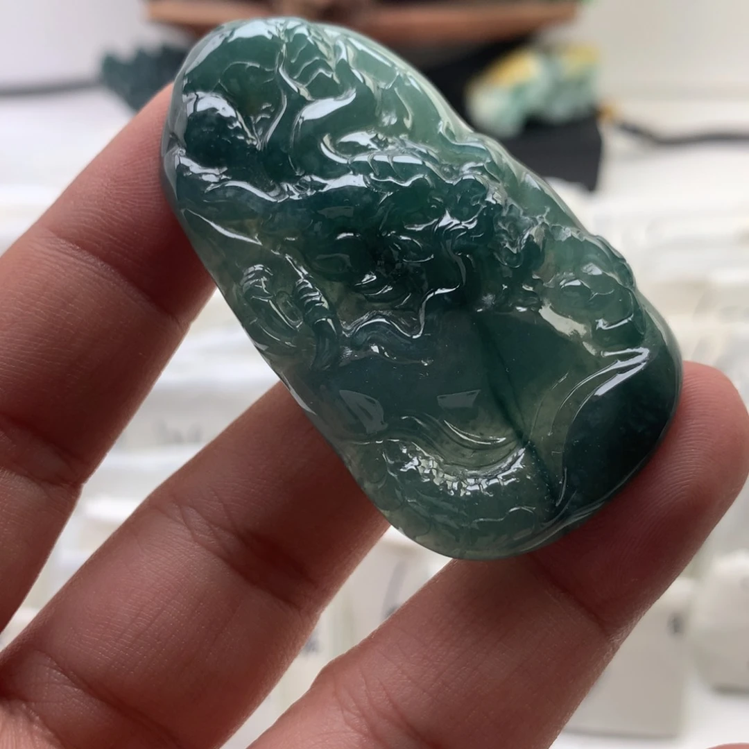 颈饰未镶嵌翡翠龙牌