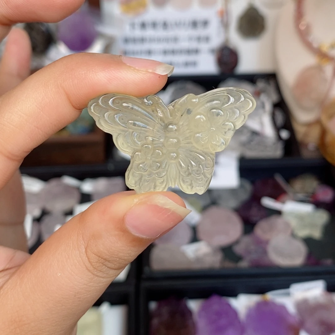 水晶未镶嵌颈饰黄水蝴蝶