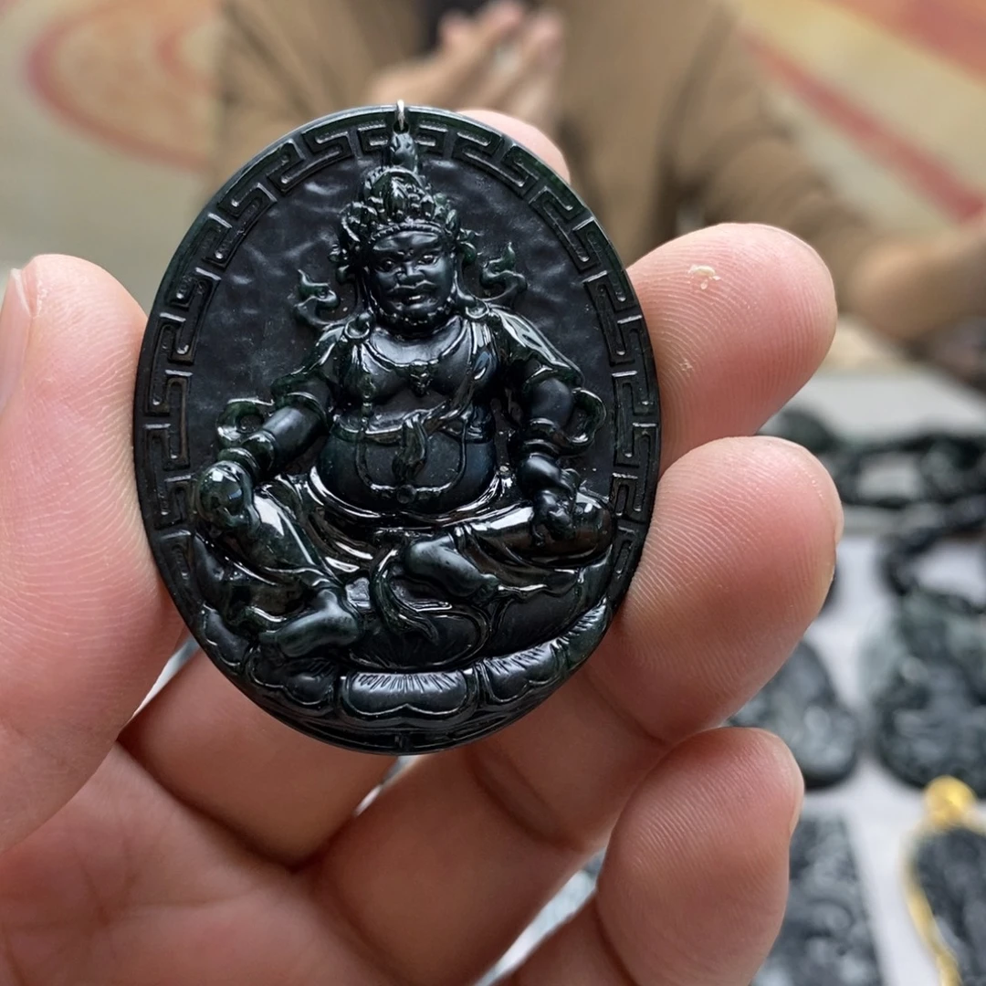 翡翠未镶嵌颈饰黄