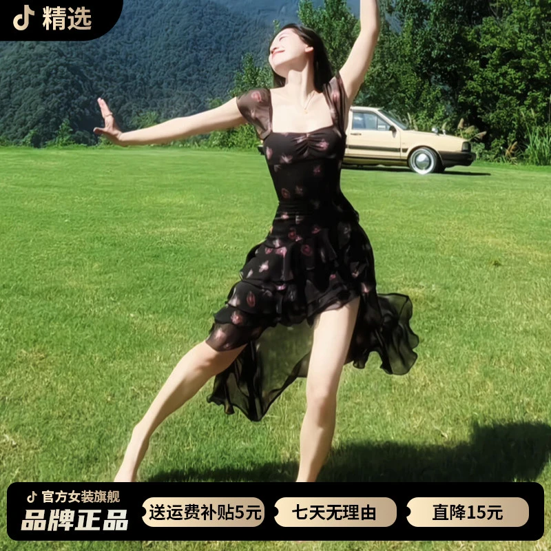 法式不规则黑色碎花连衣裙子女夏季2026新款海边度假气质收腰长裙