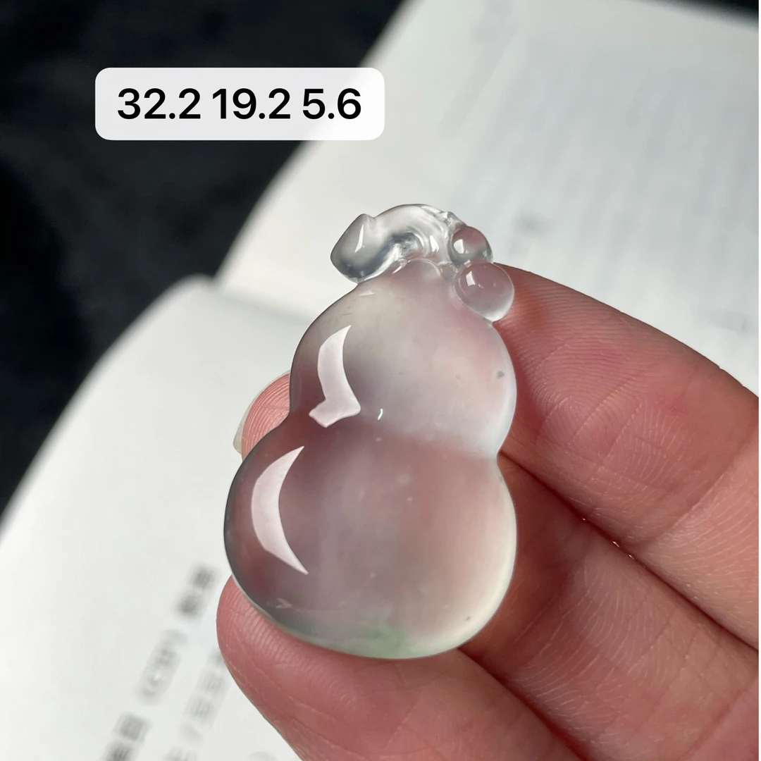 天然a货缅甸翡翠玻璃种起光葫芦吊坠