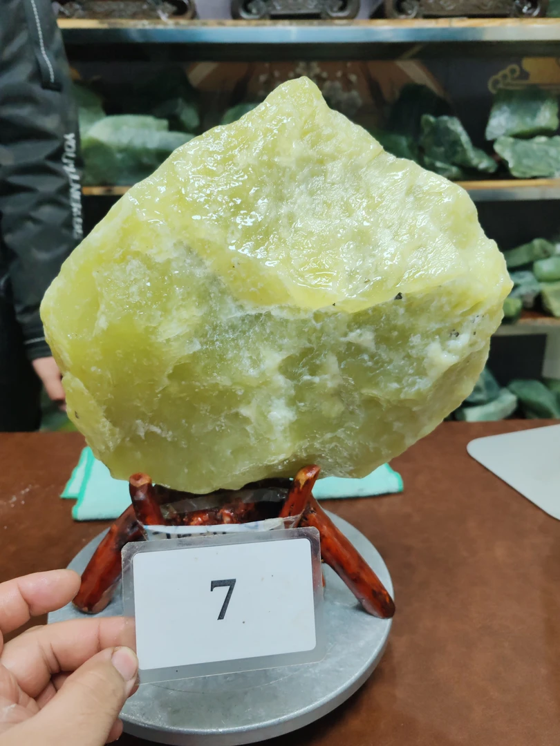 天然岫玉精品原石7