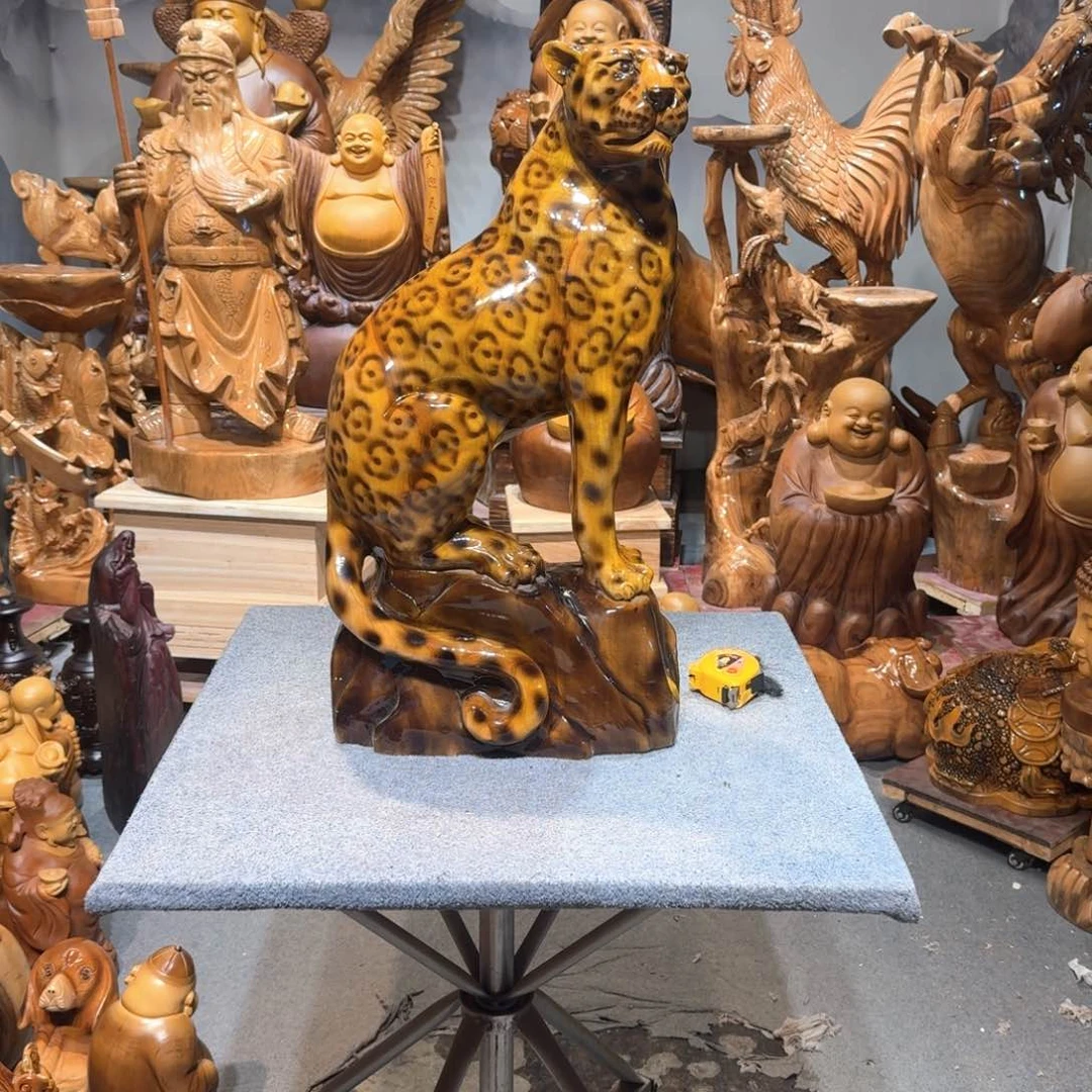 香樟木名**绣香樟木豹子摆件