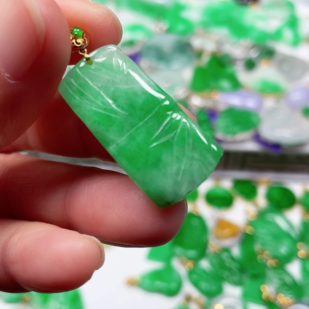 吊坠(不含链)18K金镶嵌翡翠