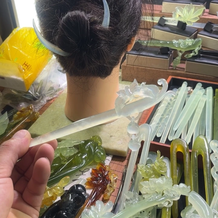 ****湖未镶嵌蛇纹石玉发饰