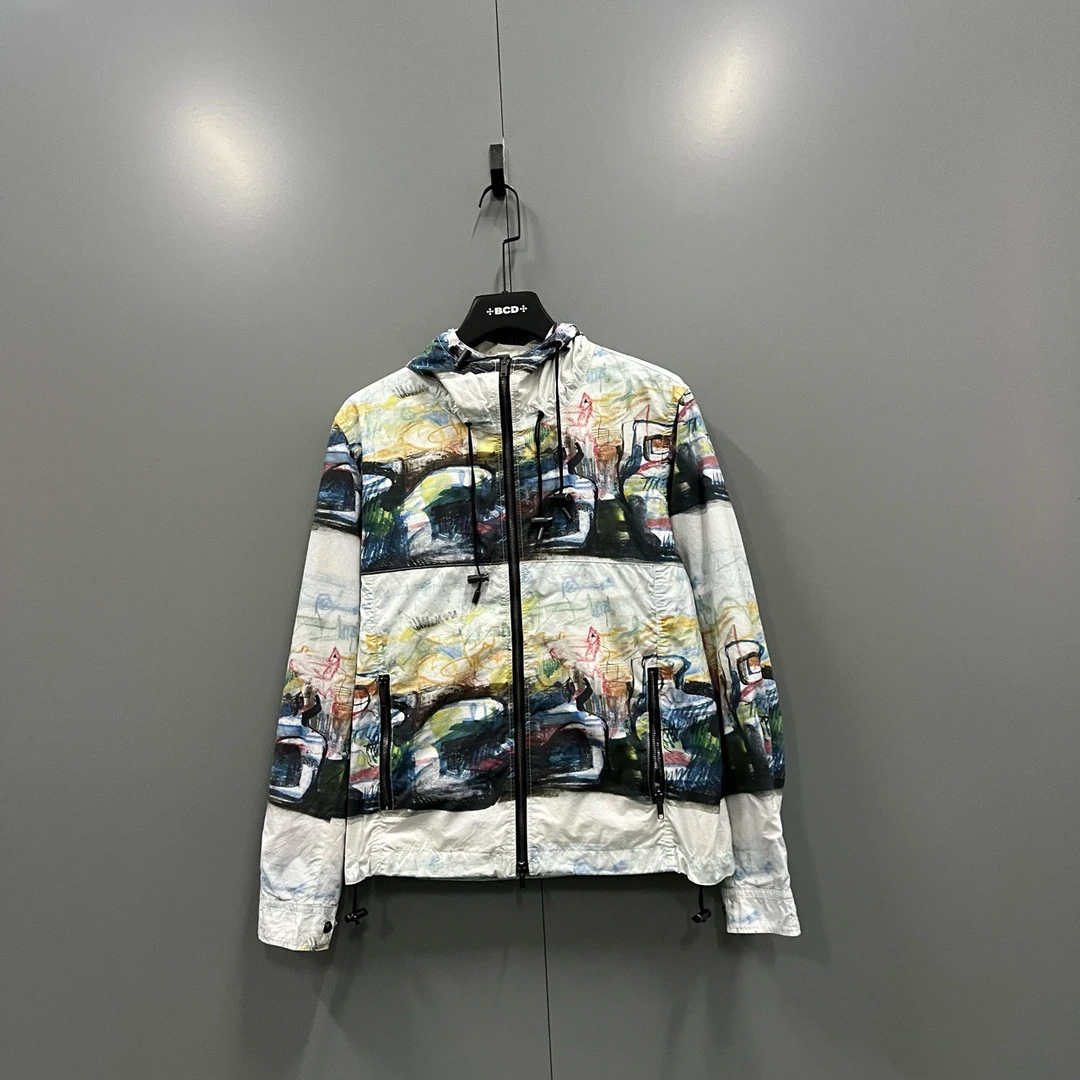 95新 BURBERRY/博柏利 q221 巴宝莉 涂鸦满印连帽外套 46码