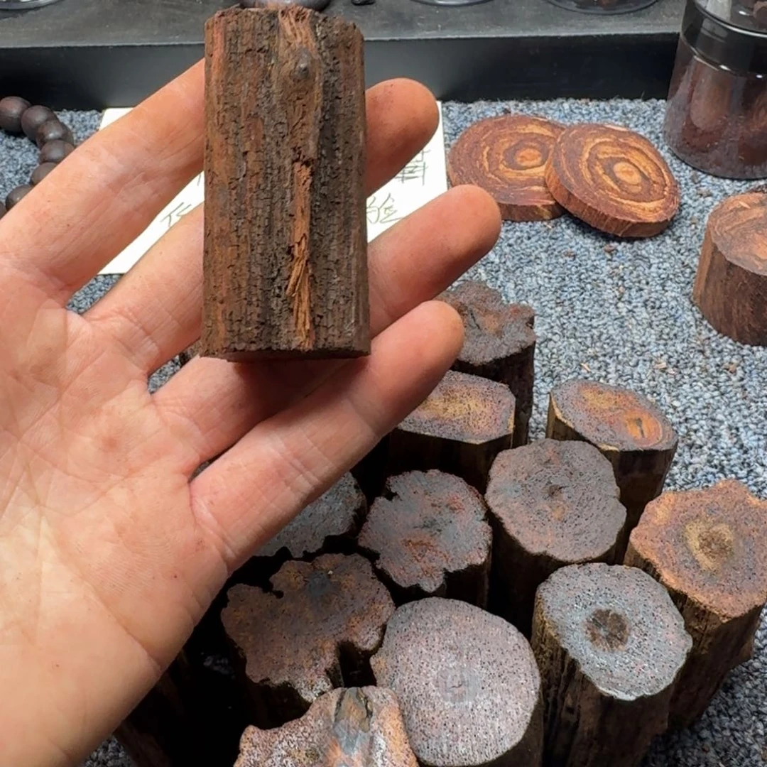 藤类满油降真香手把件原木