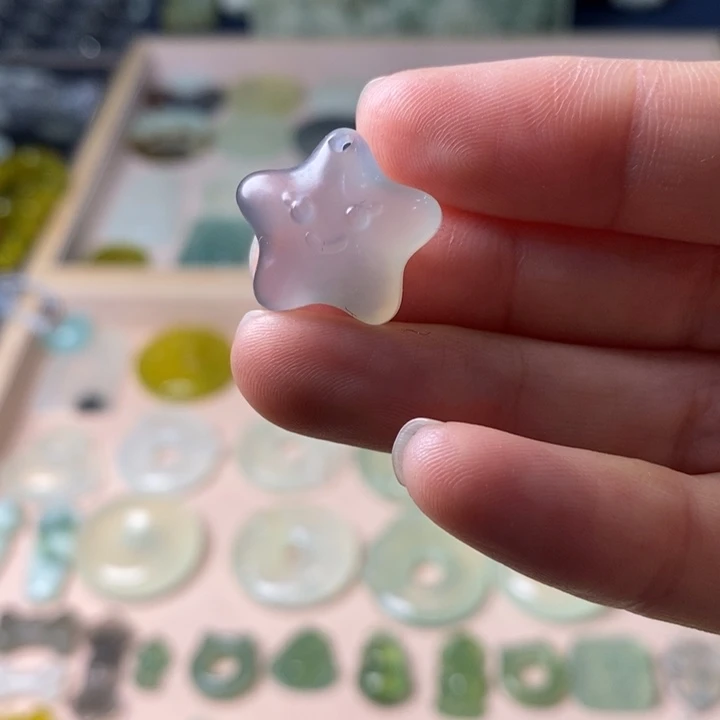 蛇纹石玉颈饰未镶嵌