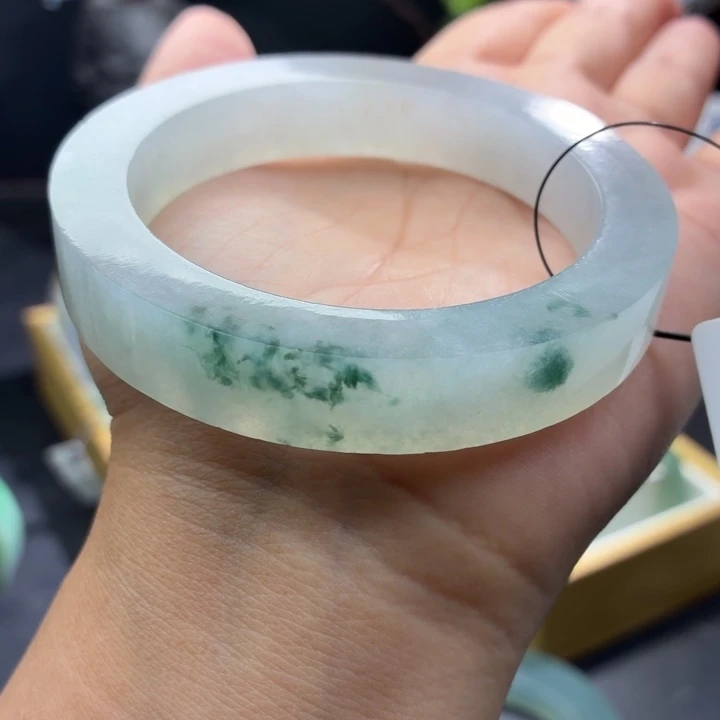 定制翡翠未镶嵌翡翠手镯