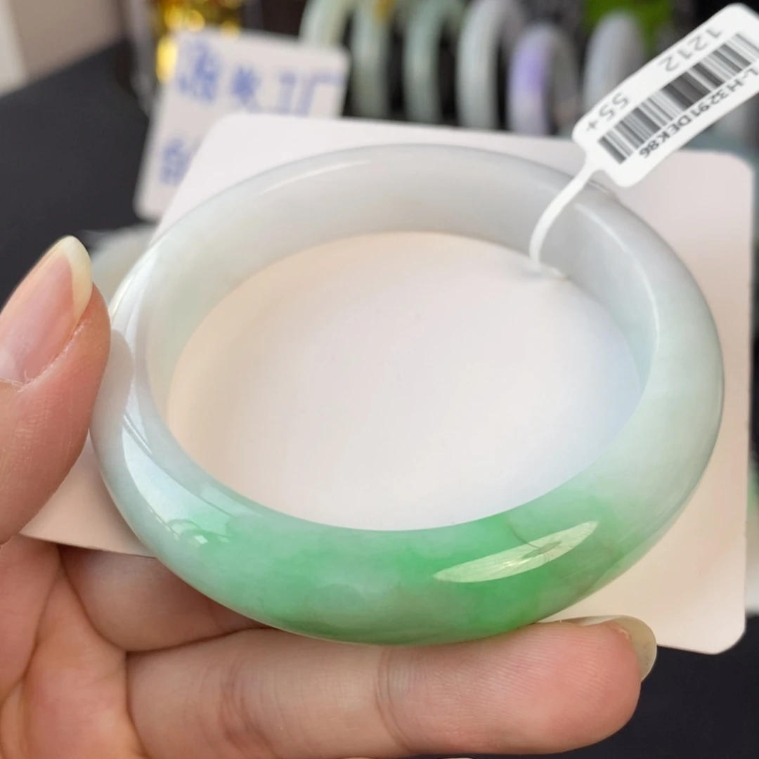 翡翠未镶嵌手镯白底青56