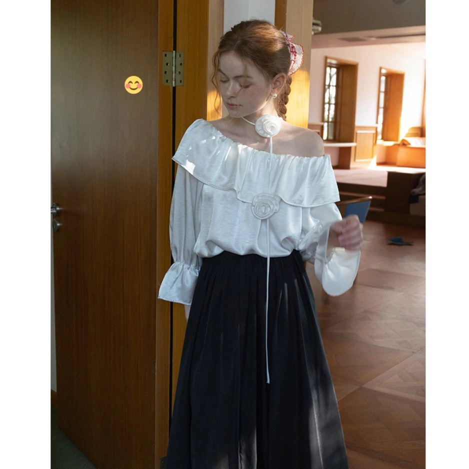 EGGKA 法式气质设计感春季配花朵飘带一字肩缎面衬衫 E25A6383AF